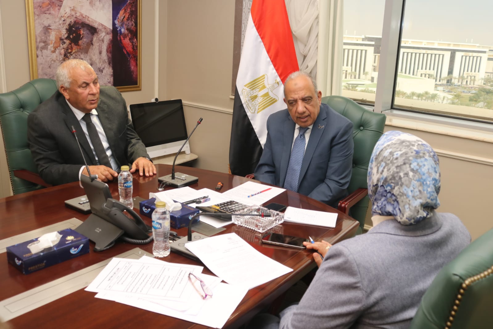 وزير الكهرباء يبحث التوسع بمشروعات الطاقة الشمسية مع محافظ الوادي الجديد